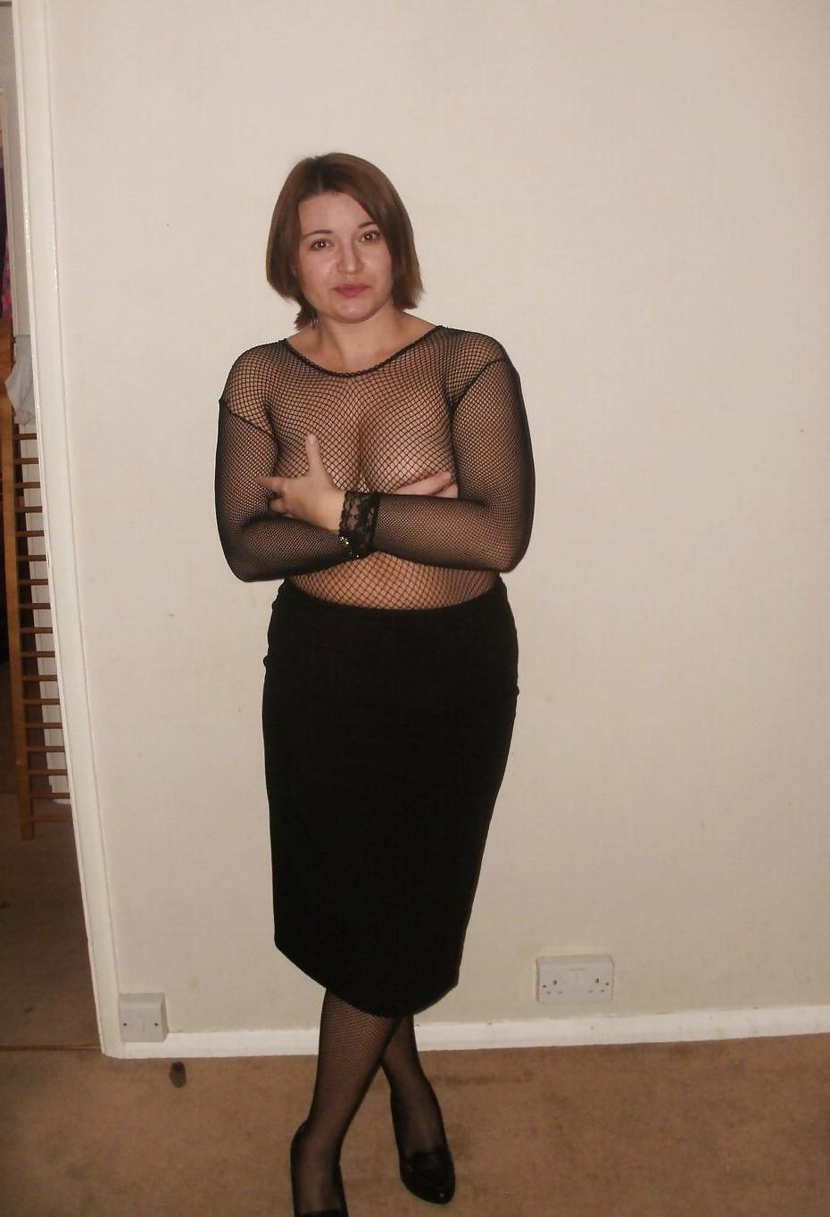 25P Greek Wife in the UK