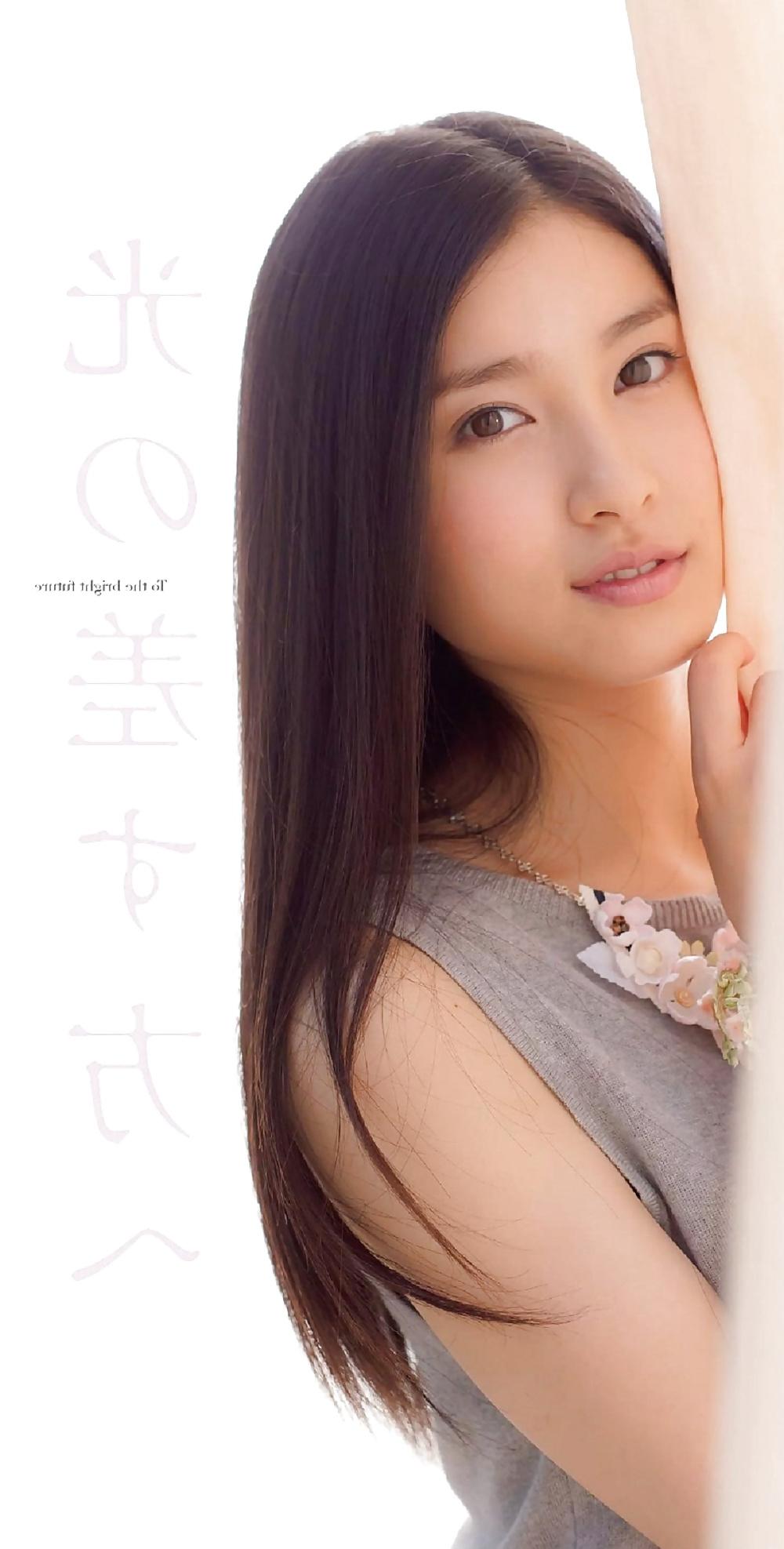 25P Cute asian girls