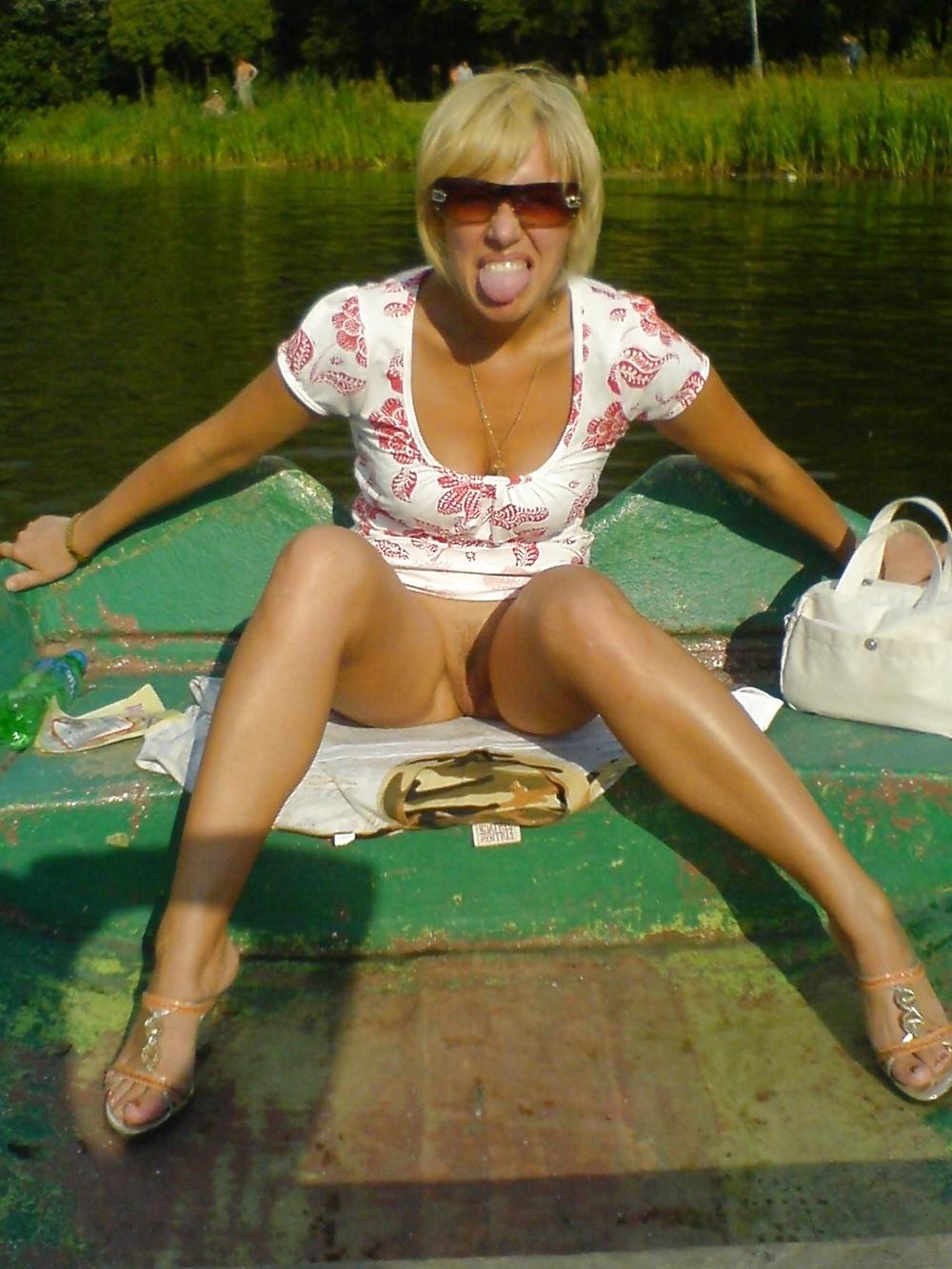 25P Upskirt No Panties 4