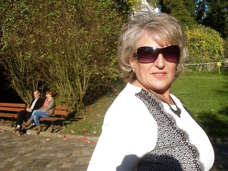 25P Granny Slut