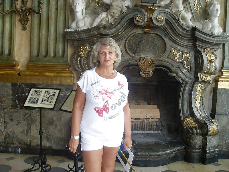 25P Granny Slut