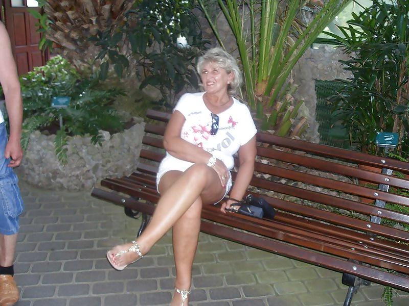 25P Granny Slut