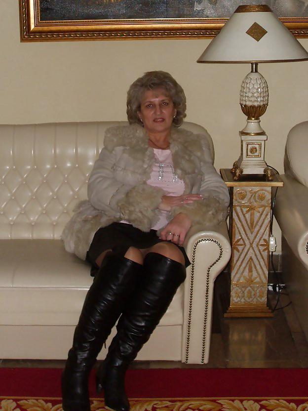 25P Granny Slut