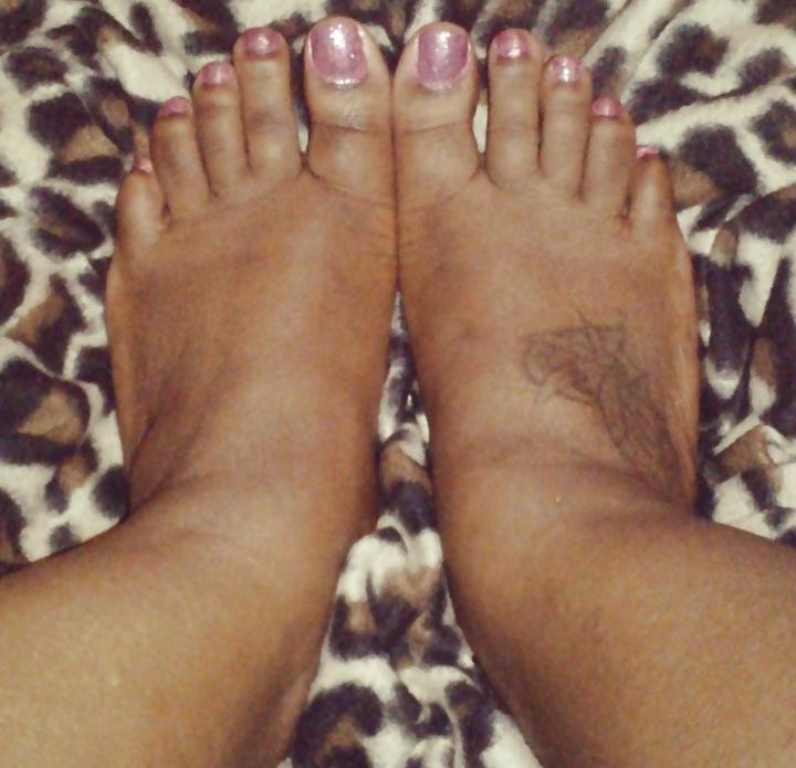 25P Beautiful BBW Feet