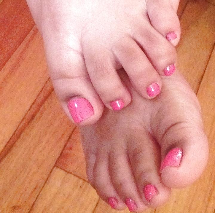 25P Beautiful BBW Feet