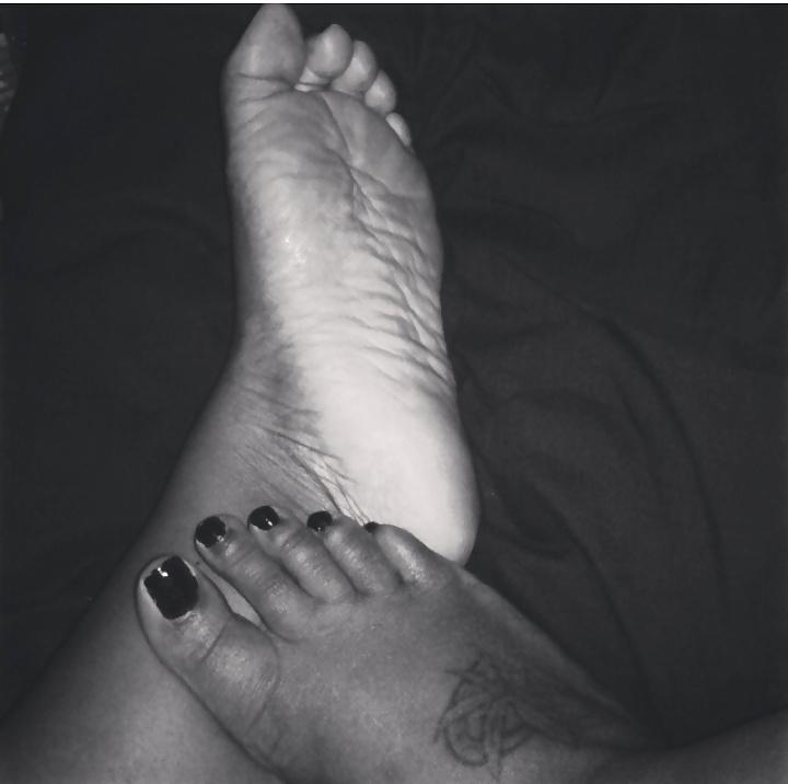 25P Beautiful BBW Feet