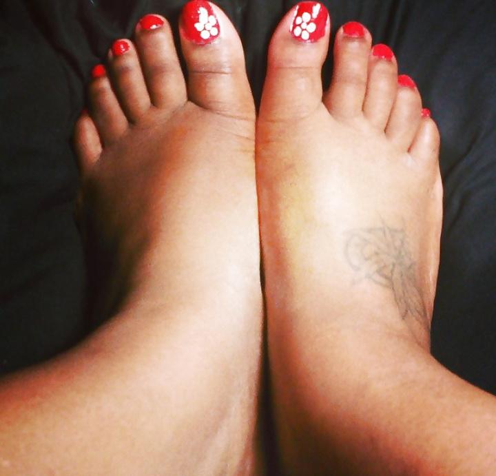 25P Beautiful BBW Feet