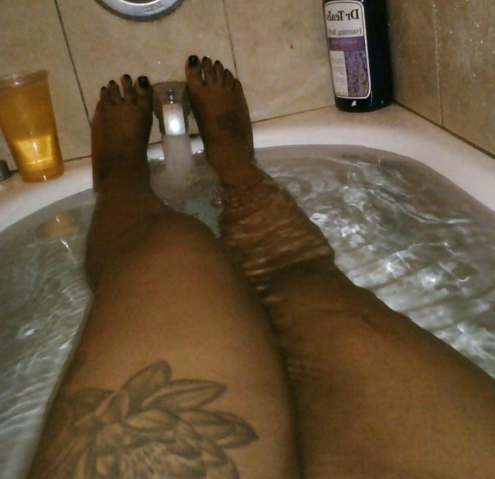 25P Beautiful BBW Feet