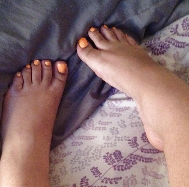 25P Beautiful BBW Feet