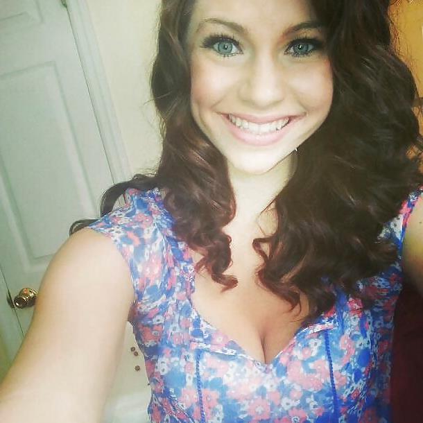 12P Teen Slut H00ters Waitress