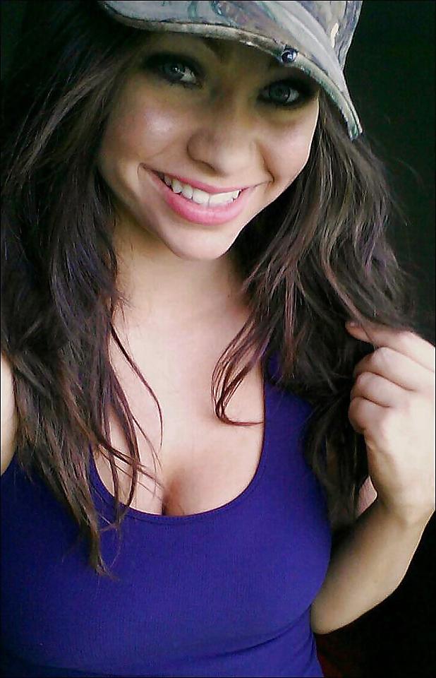 12P Teen Slut H00ters Waitress