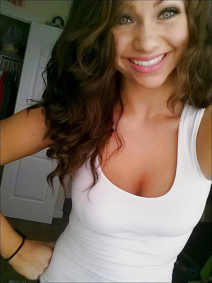 12P Teen Slut H00ters Waitress