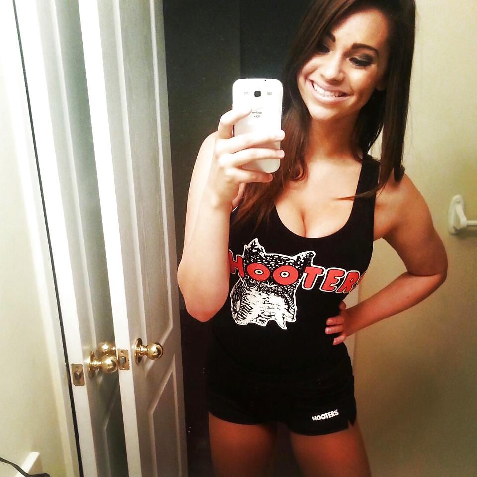 12P Teen Slut H00ters Waitress