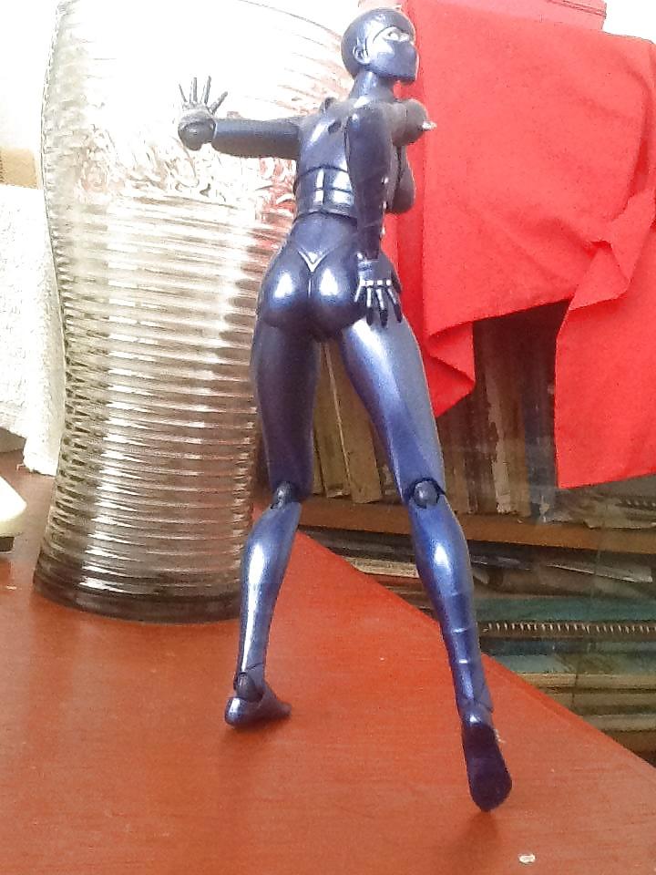 12P Lady Armaroid