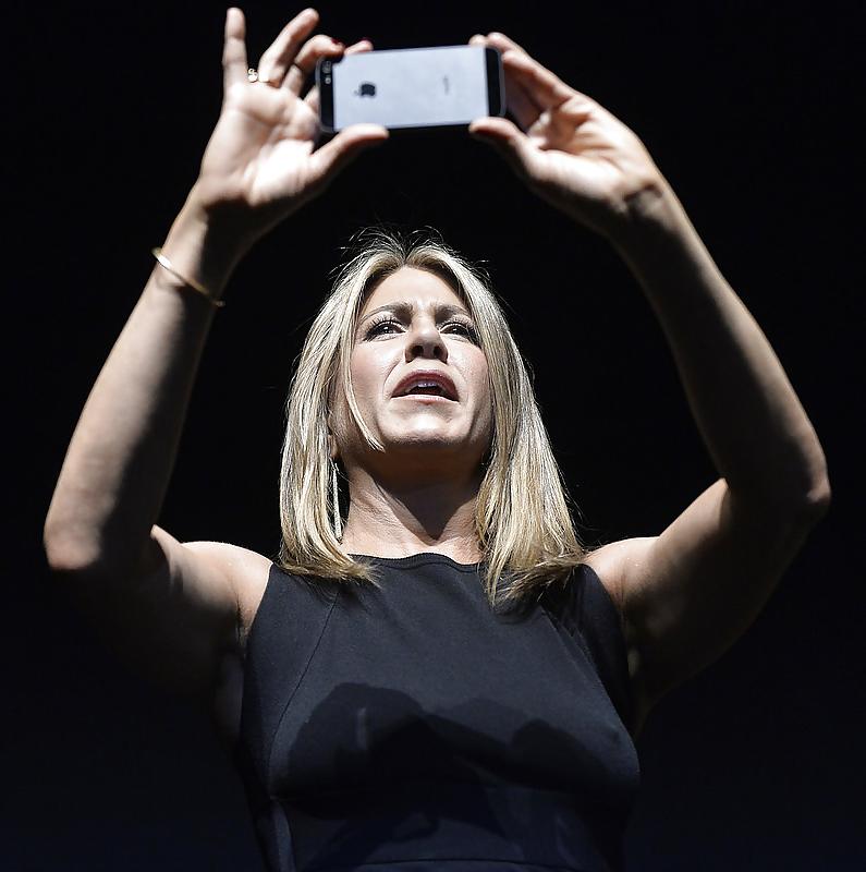 11P Jennifer Aniston Nipples & See Through