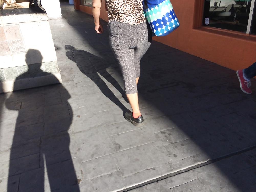 15P Juicy Mature Latina Butt 001