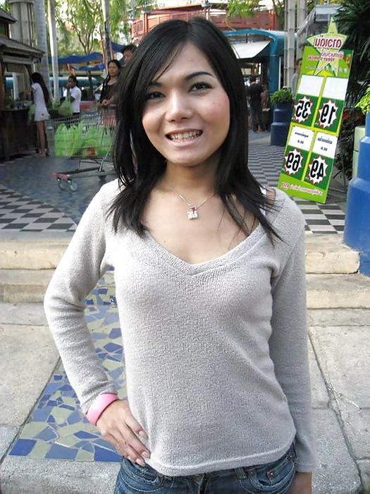 25P Pattaya Ladyboy Kob
