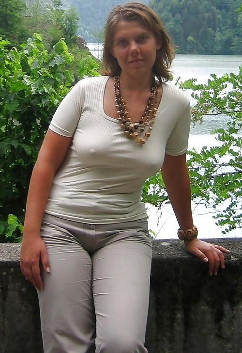 25P Poking nipples (2)