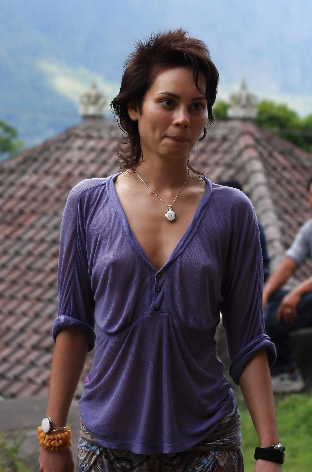 25P Poking nipples (2)