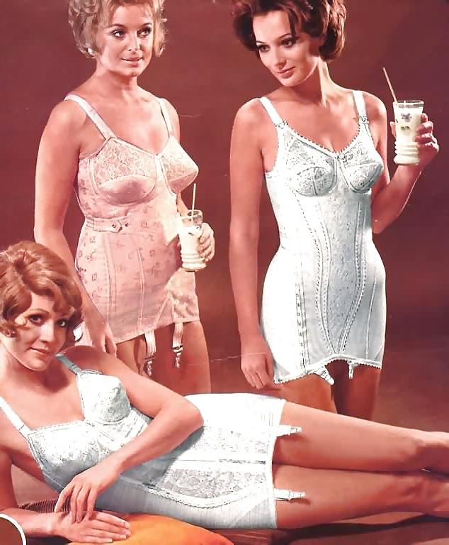 25P Sexy Women in Girdles & Stockings - 4