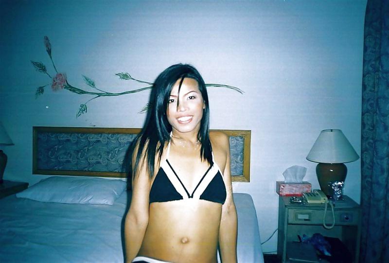 22P Pattaya Ladyboy Noi