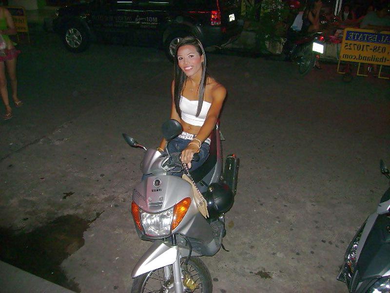 22P Pattaya Ladyboy Noi