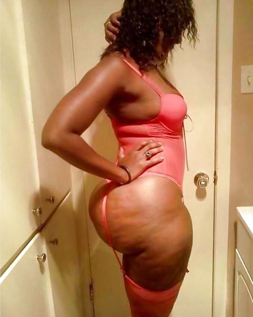 25P THICK EBONY ASS!!!