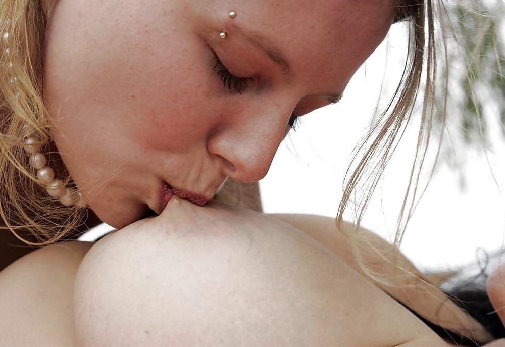 25P GIRLS TOGETHER: LICKING & SUCKING NIPPLES