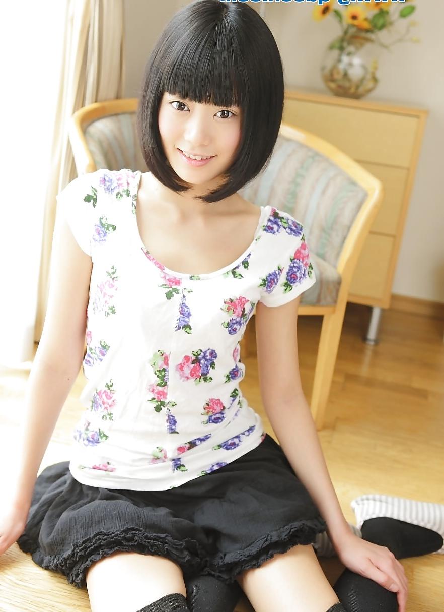 24P Clothed and nude 18 Japanese Girls