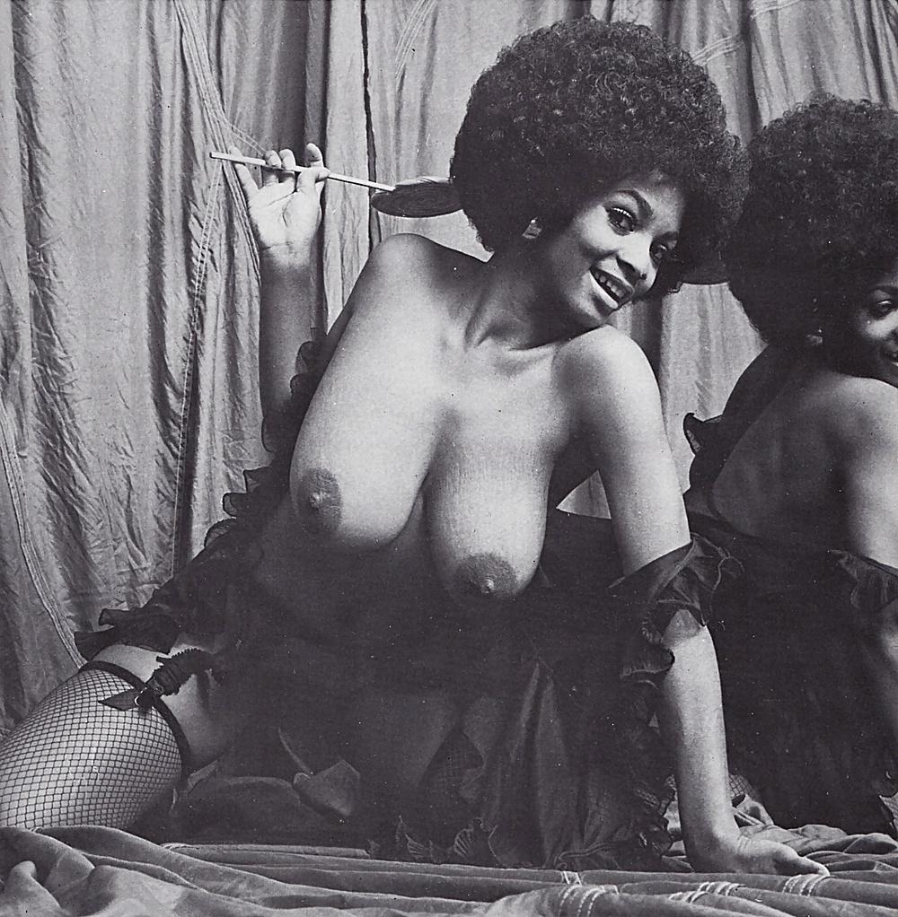 11P CLASSIC BLACK MILFS AND MATURES VOL.17