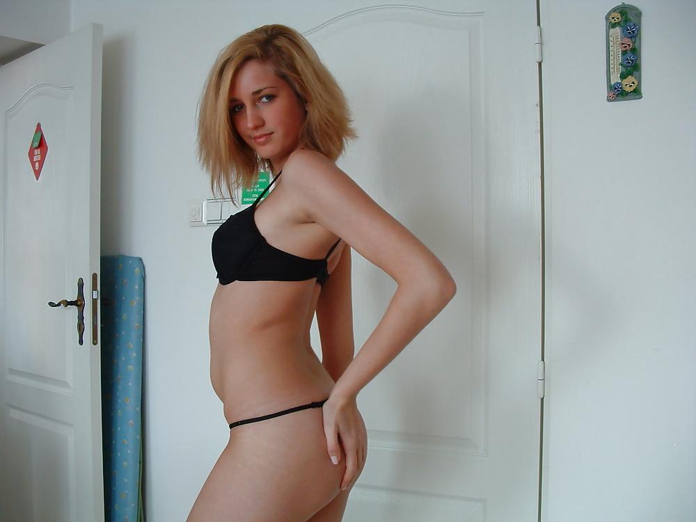 25P Young Babe Poses NON-NUDE SeT (Simon1988)