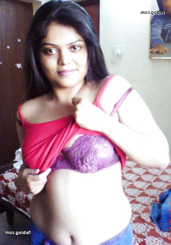 25P Hot Sri Lankan Models (Non-Nude)