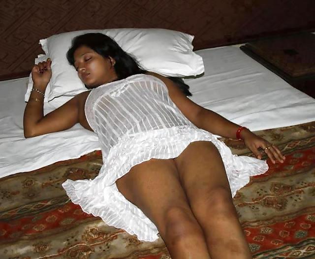 25P Hot Sri Lankan Models (Non-Nude)