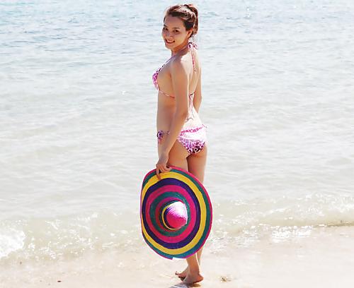6P Trang Nhung Sexy Viet Nam Model at beach