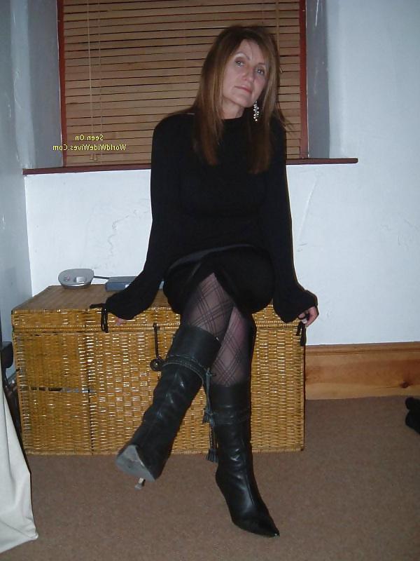 10P Amateur mature lady Gill.