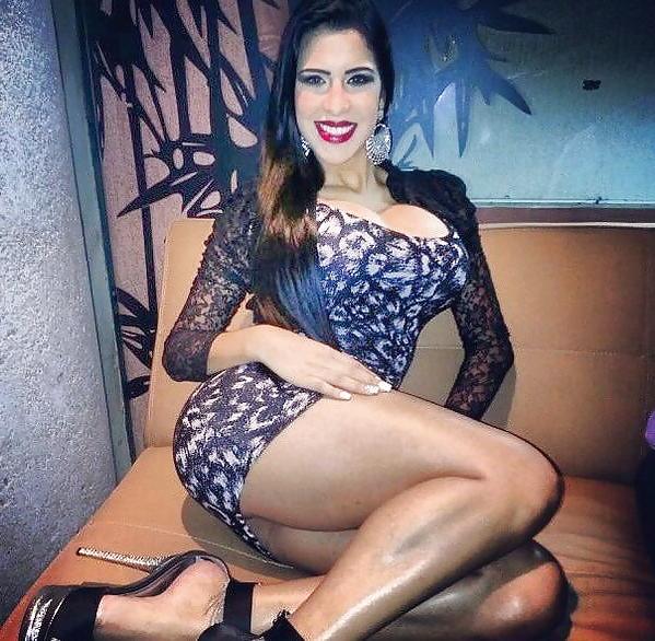22P Upskirt Pussies