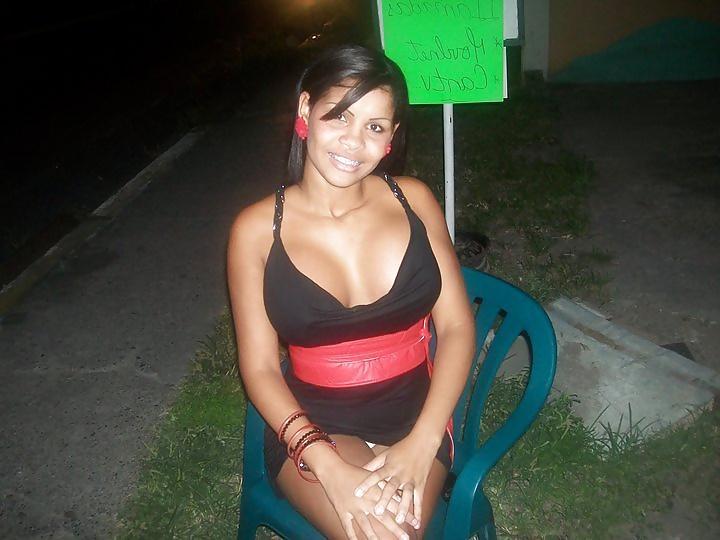 22P Upskirt Pussies