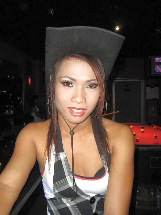 25P Bangkok Ladyboy Moo