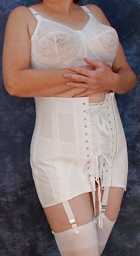 25P Sexy Women in Girdles & Stockings