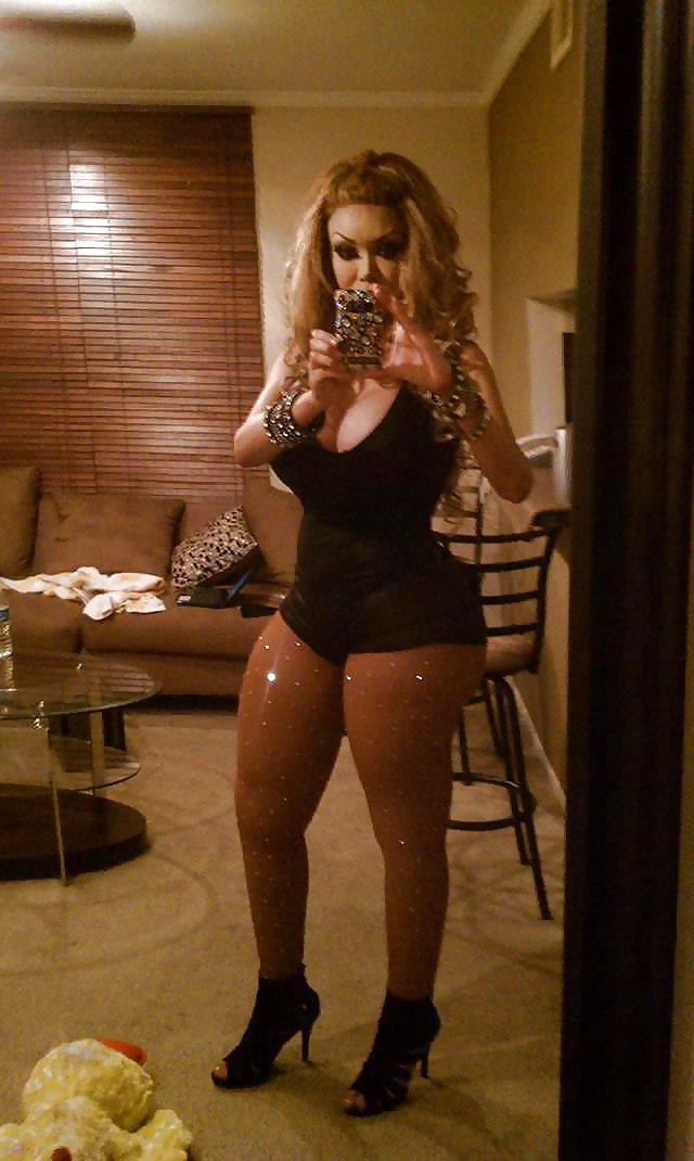 25P Amazingly Shemale Tranny Ladyboy Selfie
