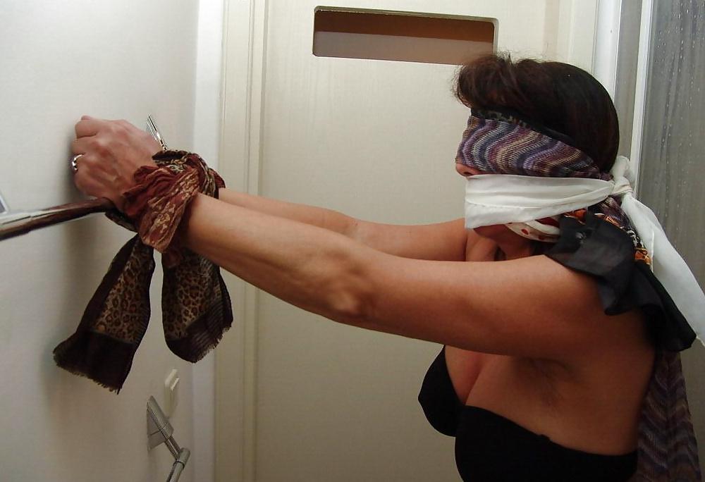 9P Mature lady Mariska all tied up.