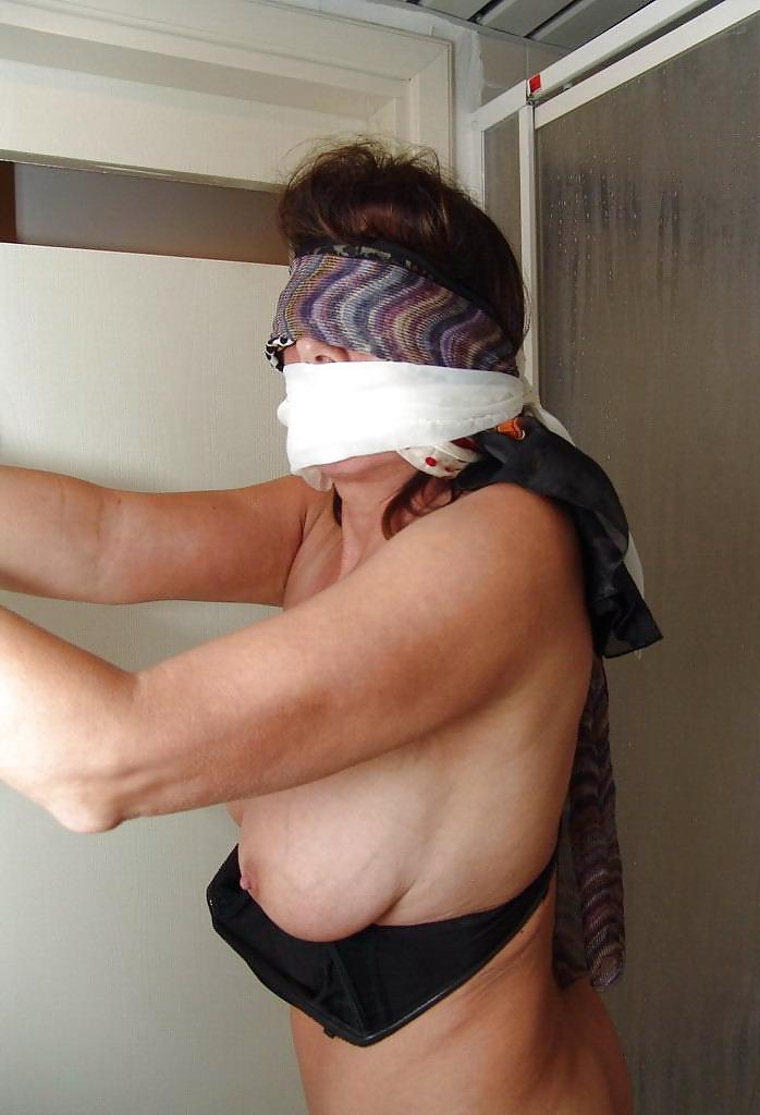 9P Mature lady Mariska all tied up.