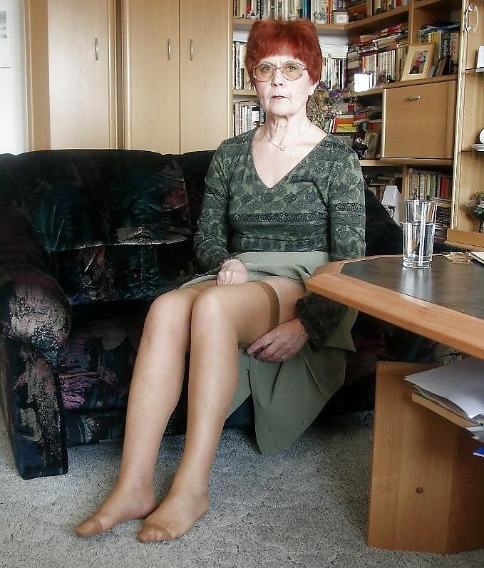 21P Mature & granny ( mix no porn )