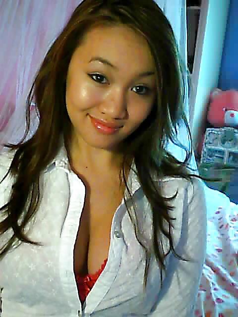 22P Young curvy asian schoolgirl strips on webcam