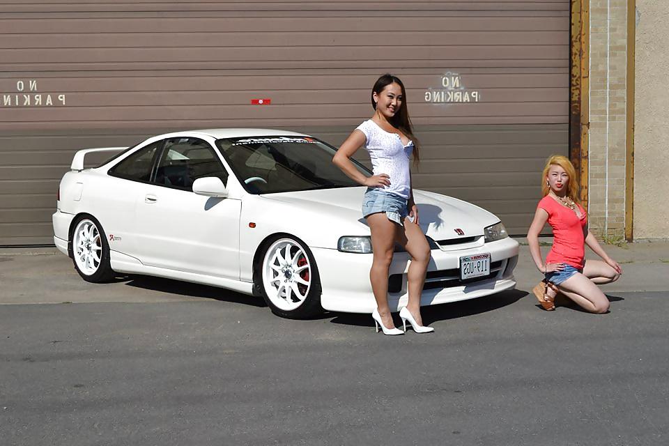 25P HOt Hmong Girls Hot Import Cars!