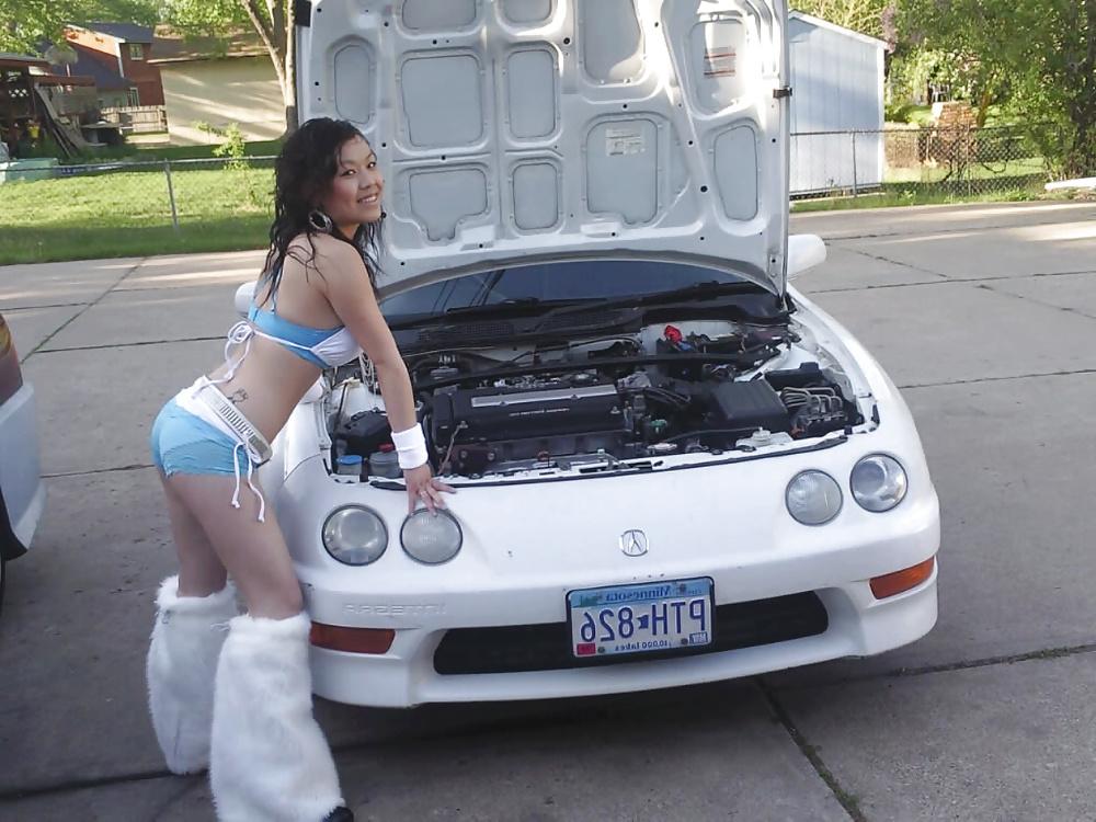 25P HOt Hmong Girls Hot Import Cars!