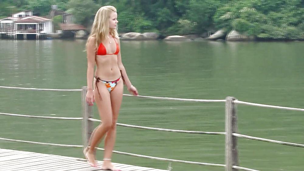 25P Bikini Teen