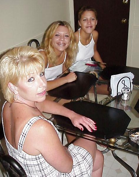 25P Mom, daughter's friends, and luckiest man in Florida