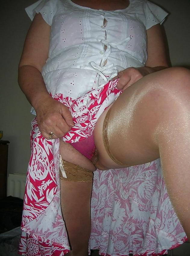 25P Culotte sous les jupes