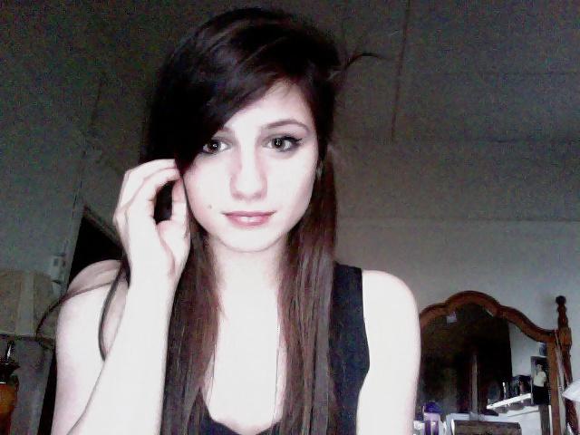 12P Cute brunette (non-nude)